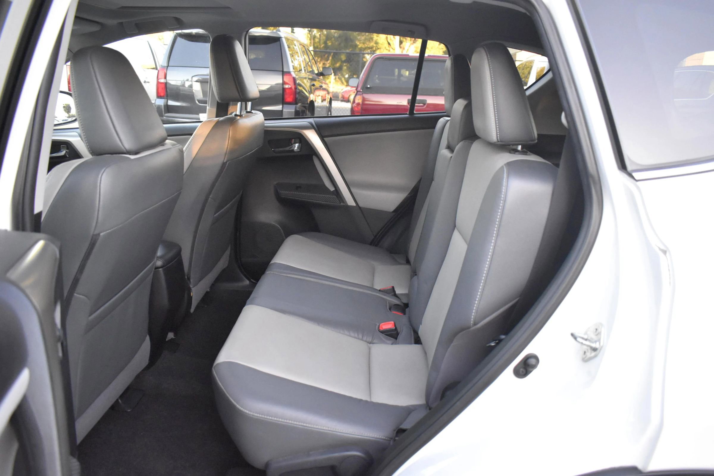 Used 2015 Toyota RAV4 Limited w/ Technology Package image 16