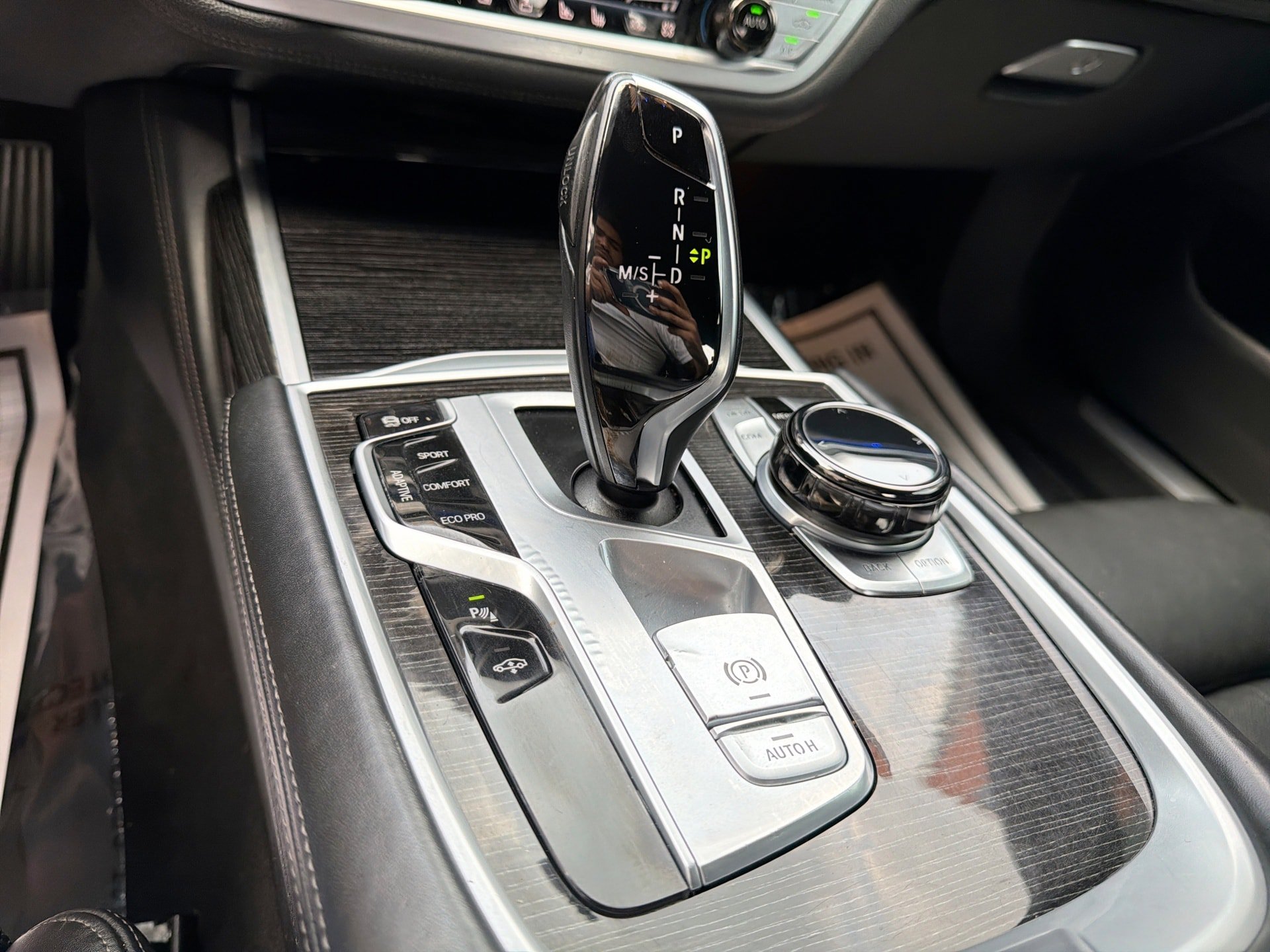 Used 2018 BMW 750i w/ Executive Package RWD image 23