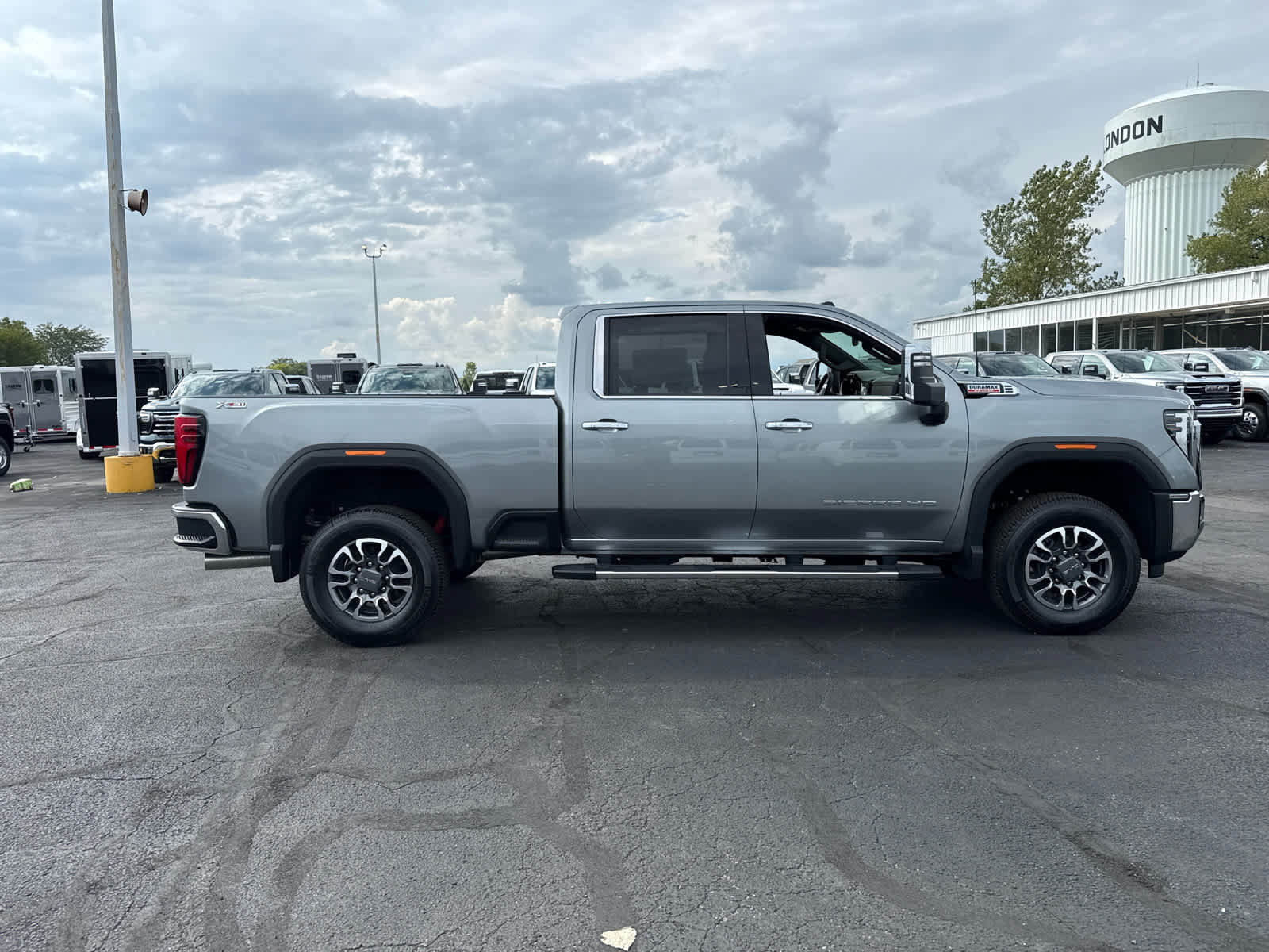 New 2026 GMC Sierra 3500 SLT w/ SLT Premium Package AWD/4WD image 6