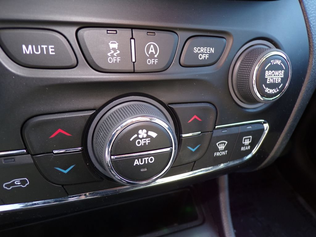 Certified 2023 Jeep Cherokee Altitude Lux AWD/4WD image 19