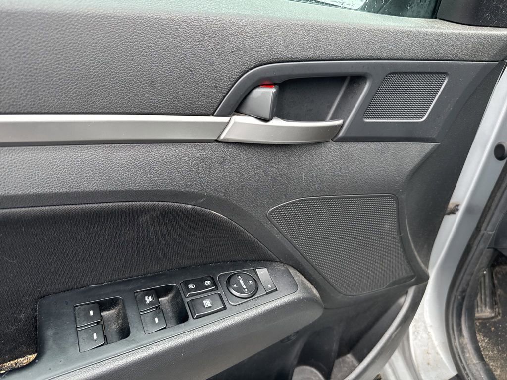 Used 2020 Hyundai Elantra Value Edition w/ Cargo Package (C1) FWD image 8