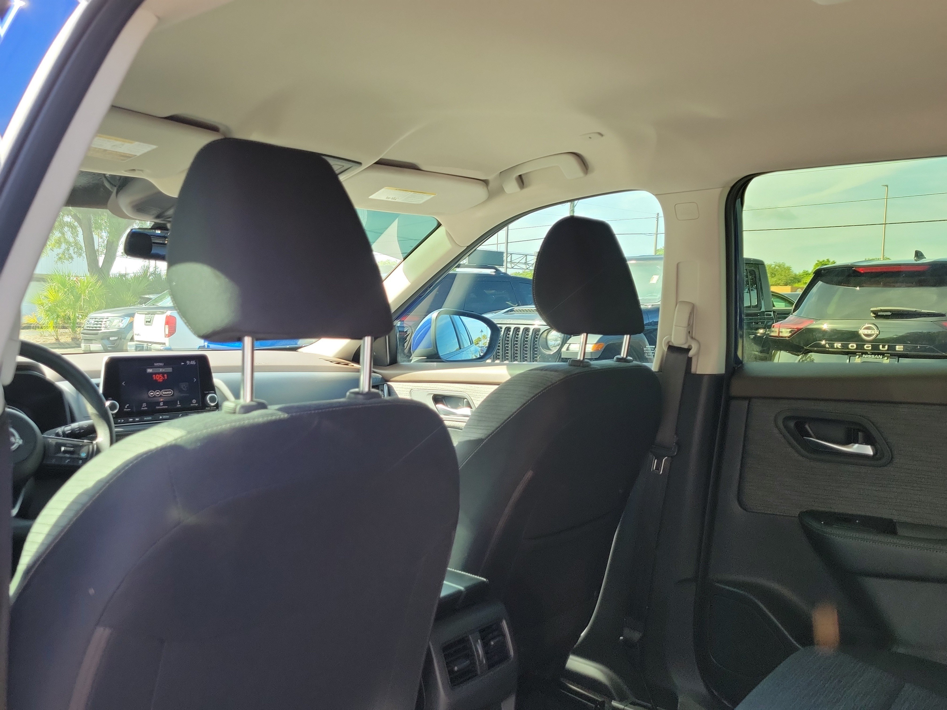 Used 2023 Nissan Rogue SV FWD image 12