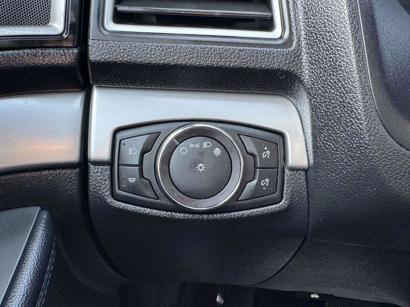 Used 2017 Ford Explorer XLT FWD image 16