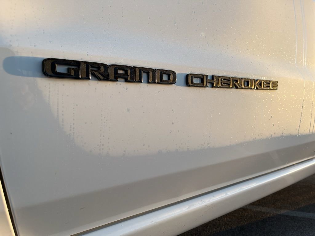 Used 2017 Jeep Grand Cherokee Altitude image 9