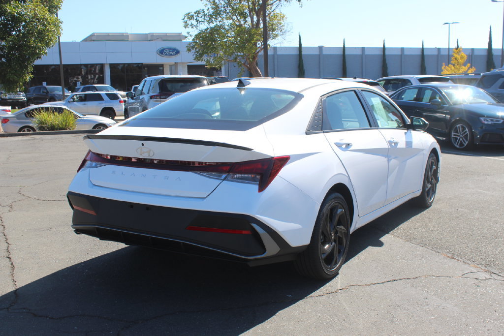 Used 2026 Hyundai Elantra SEL Sport FWD image 7