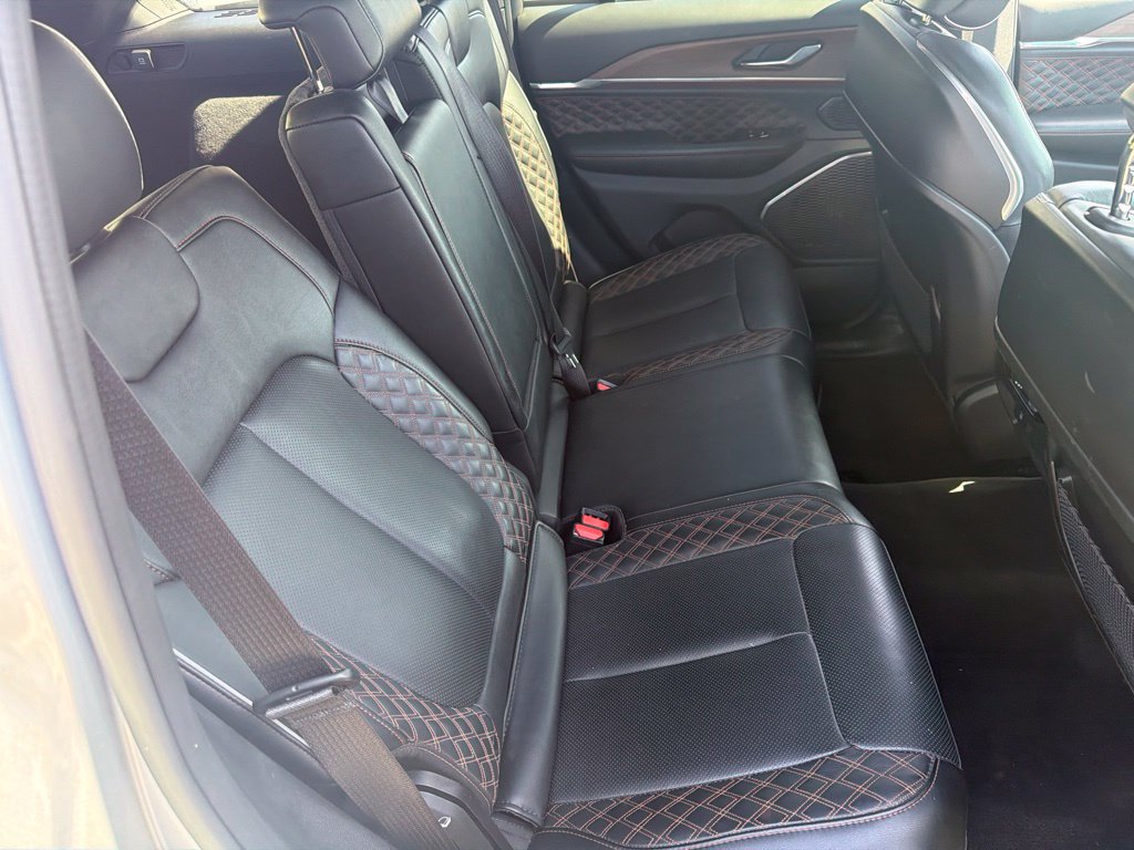 Used 2025 Jeep Grand Cherokee Summit w/ Obsidian Package AWD/4WD image 12