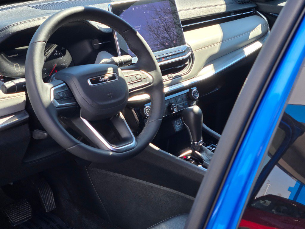 Used 2025 Jeep Compass Limited AWD/4WD image 24