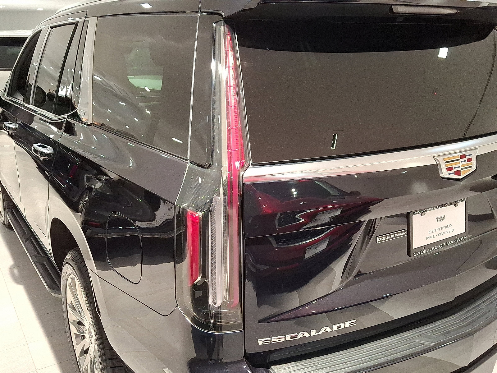 Certified 2023 Cadillac Escalade Premium Luxury AWD/4WD image 11