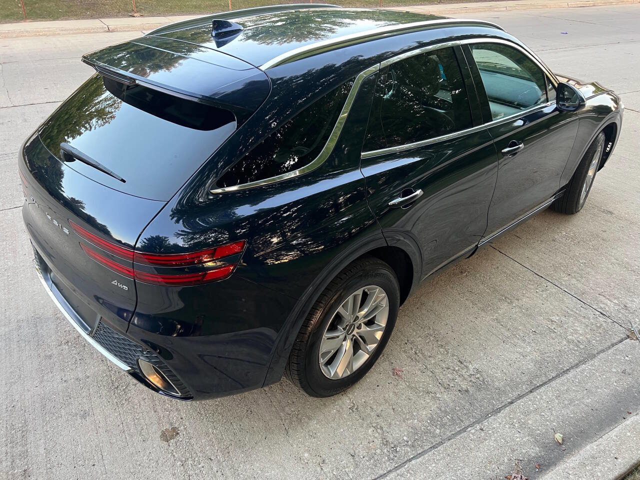 Used 2023 Genesis GV70 2.5T AWD/4WD image 6