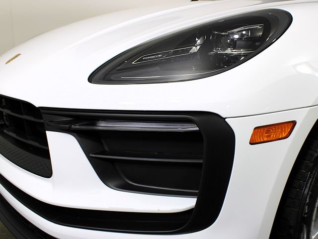 New 2026 Porsche Macan AWD/4WD image 11