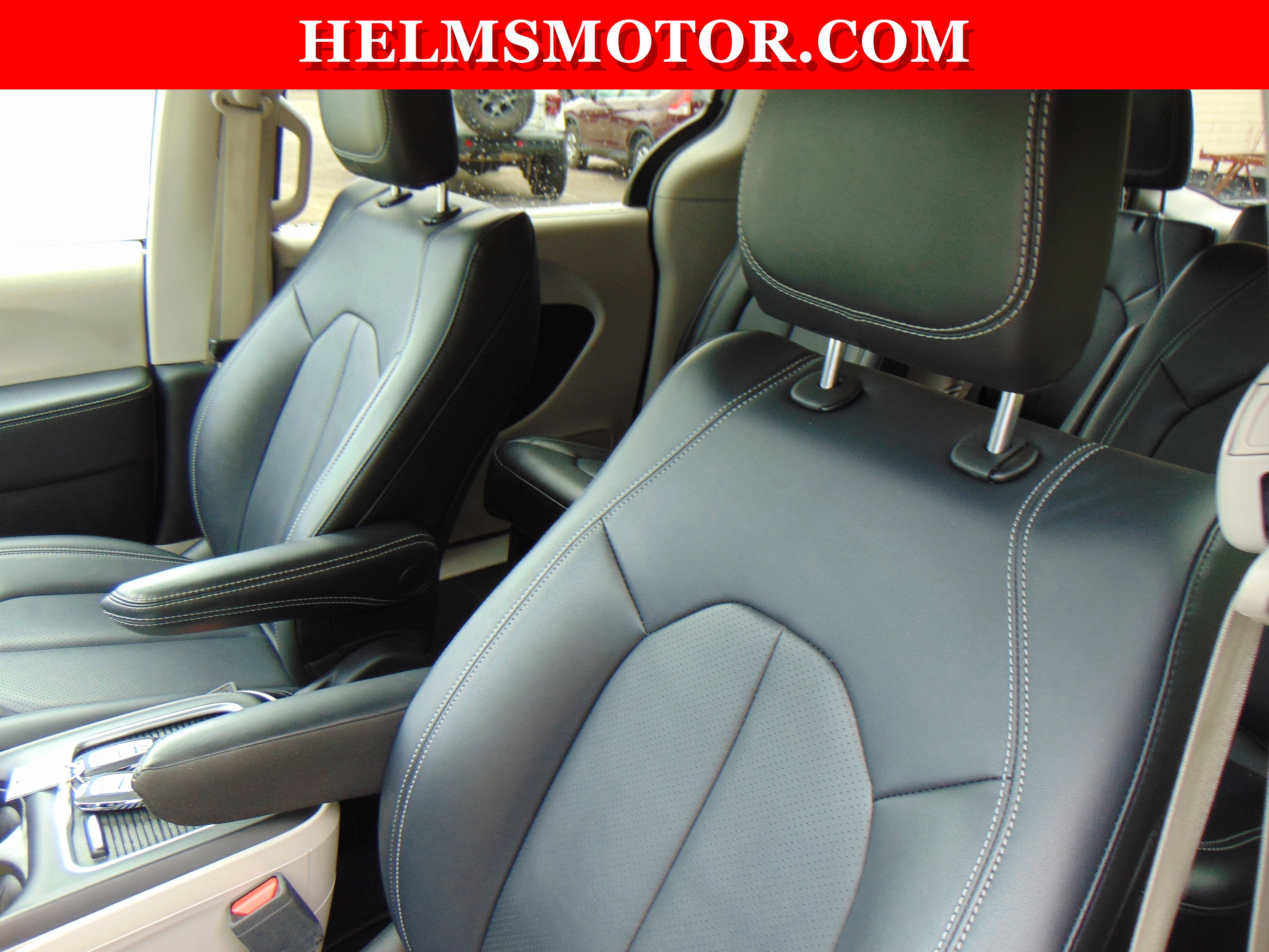 Used 2024 Chrysler Pacifica Touring-L image 34