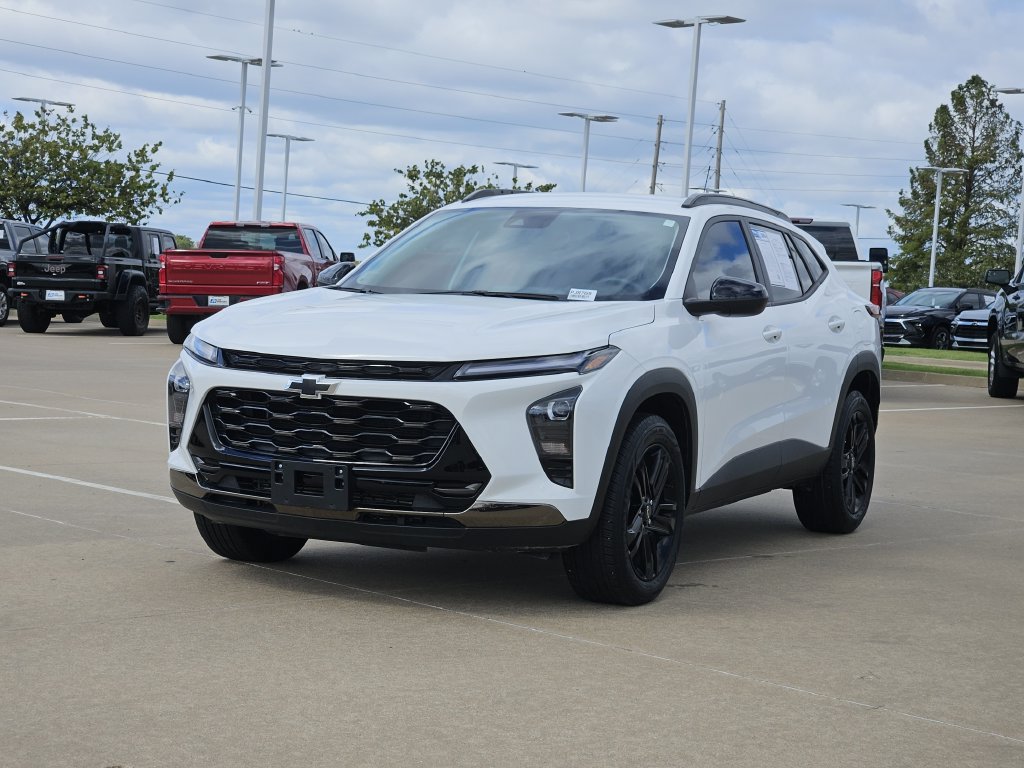 Used 2025 Chevrolet Trax ACTIV FWD image 3