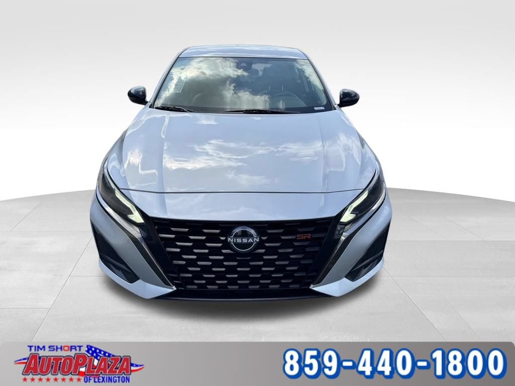 Used 2023 Nissan Altima 2.5 SR FWD image 13