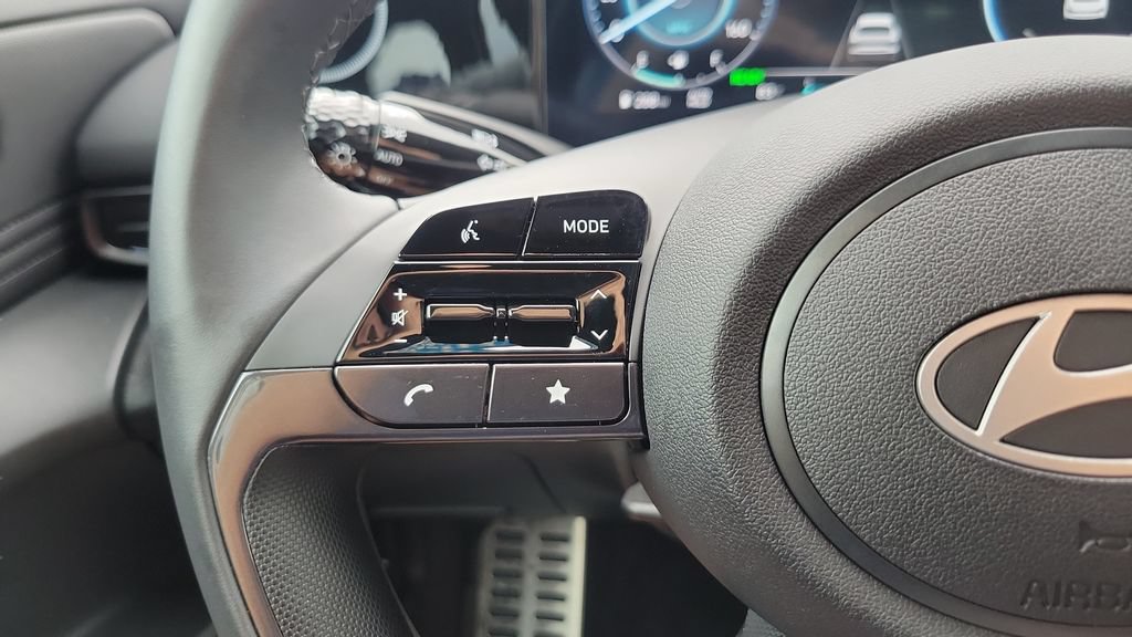 Certified 2025 Hyundai Elantra SEL FWD image 20