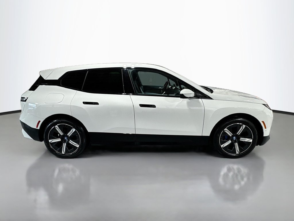 Used 2023 BMW iX xDrive50 w/ Sport Package AWD/4WD image 6