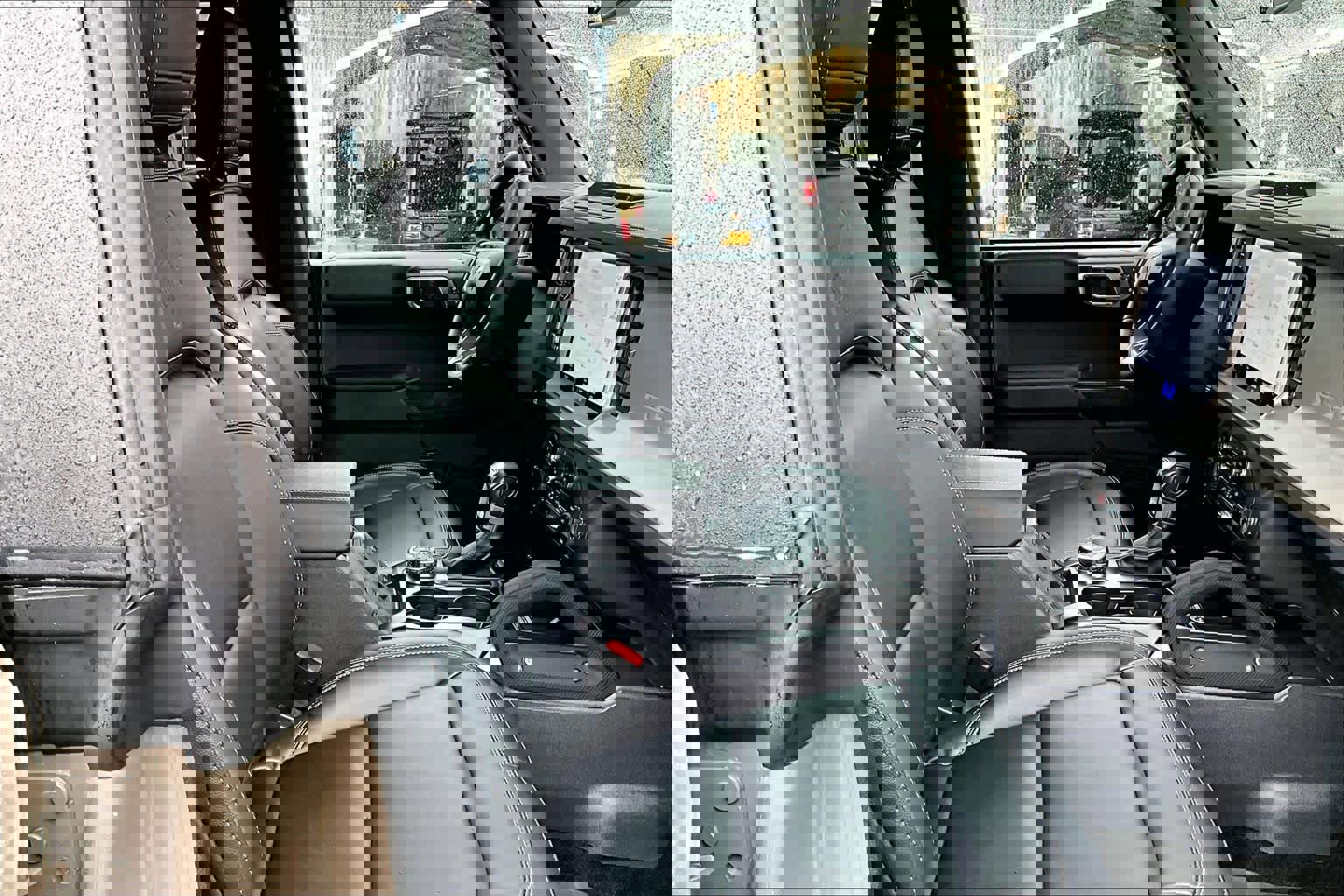 Used 2025 Ford Bronco Outer Banks w/ Sasquatch Package image 9