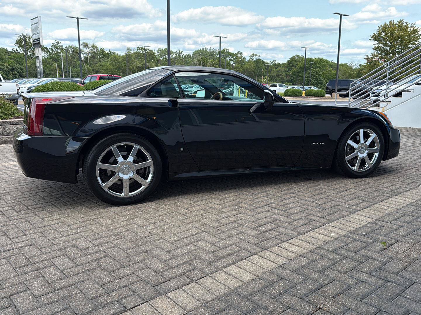 Used 2006 Cadillac XLR RWD image 6