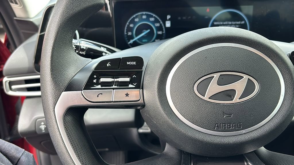Used 2024 Hyundai Elantra Blue FWD image 17