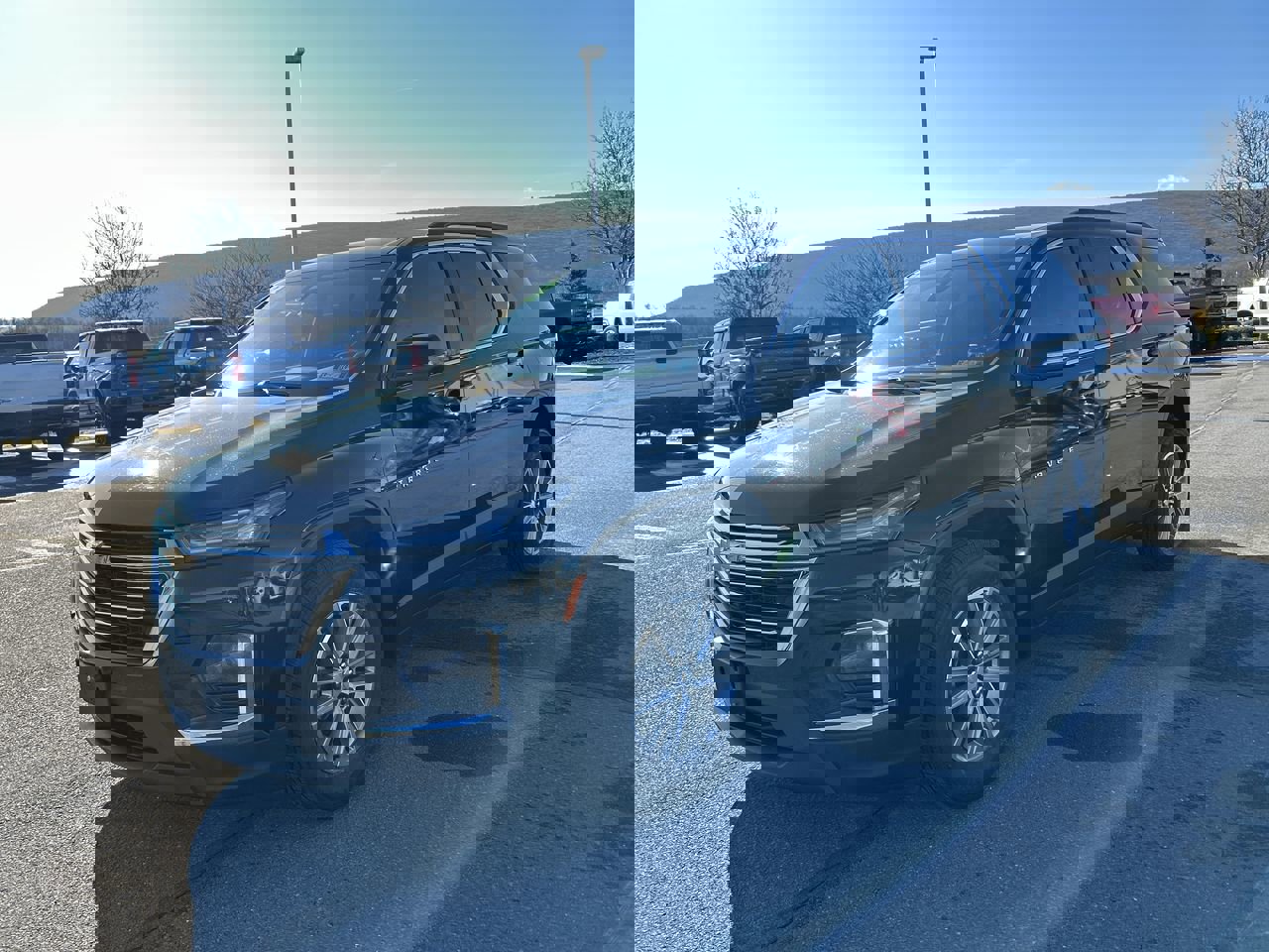 Used 2023 Chevrolet Traverse LT image 3