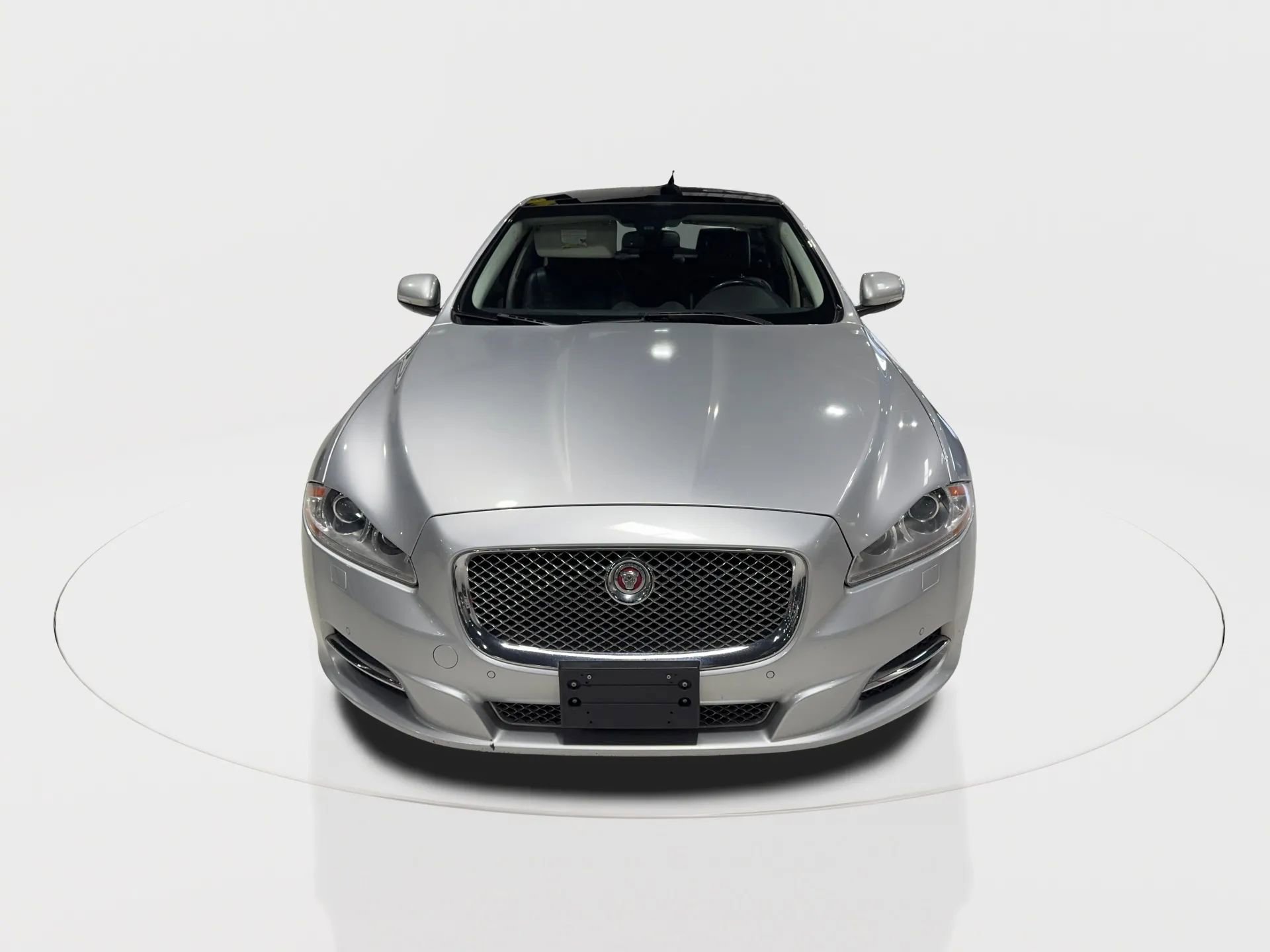 Used 2015 Jaguar XJ image 4