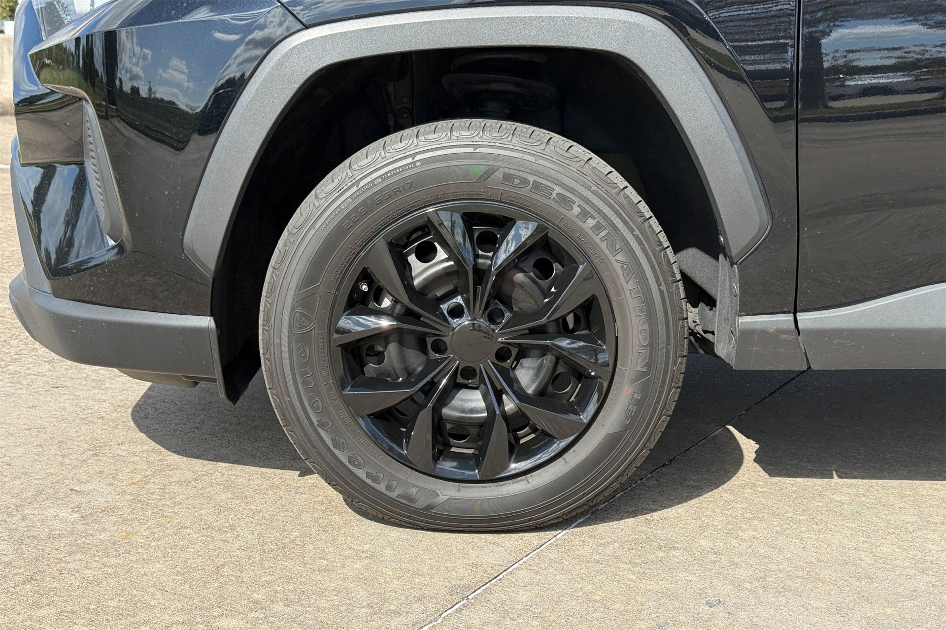 Used 2022 Toyota RAV4 LE image 8