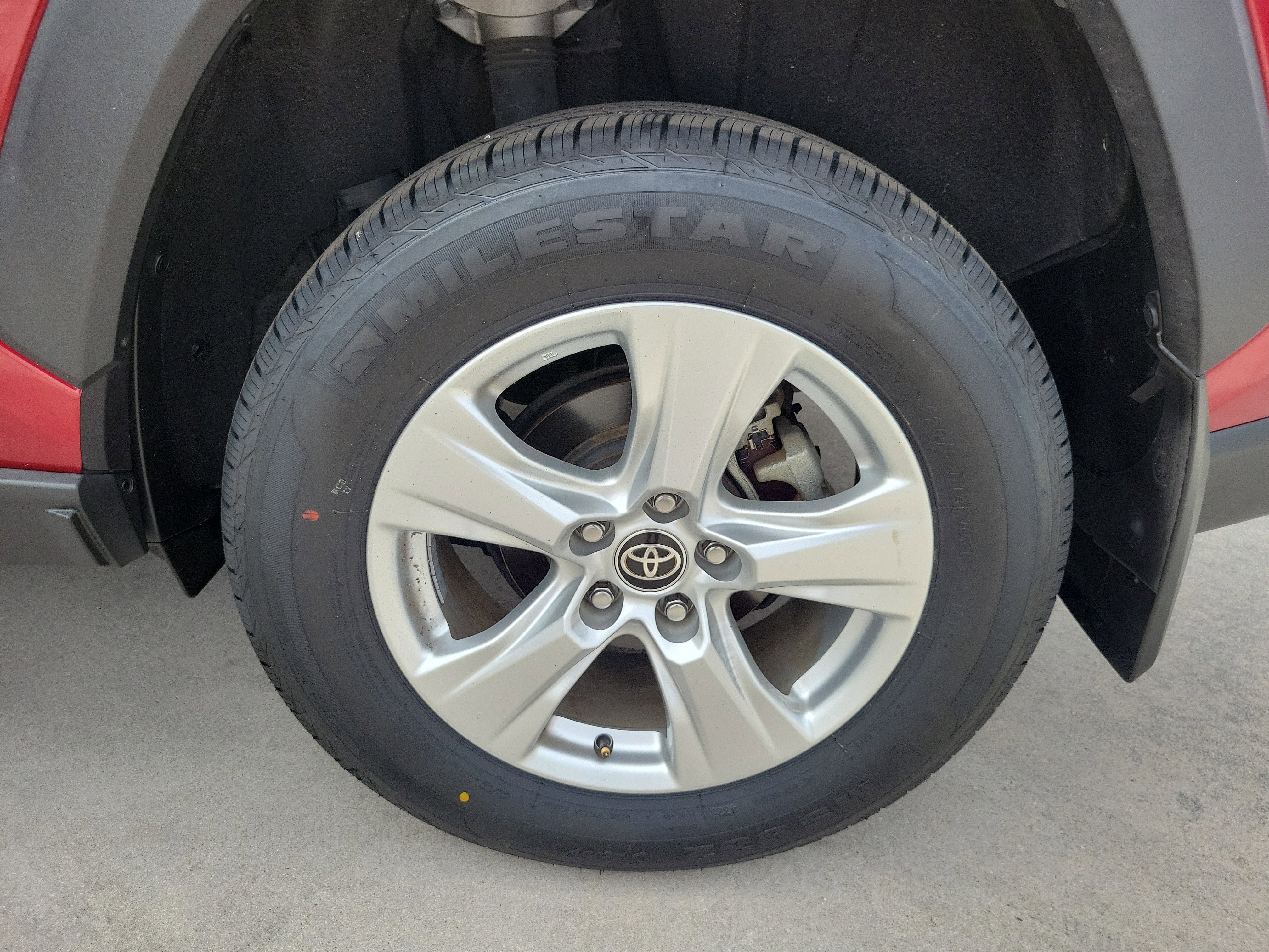 Used 2021 Toyota RAV4 XLE image 29