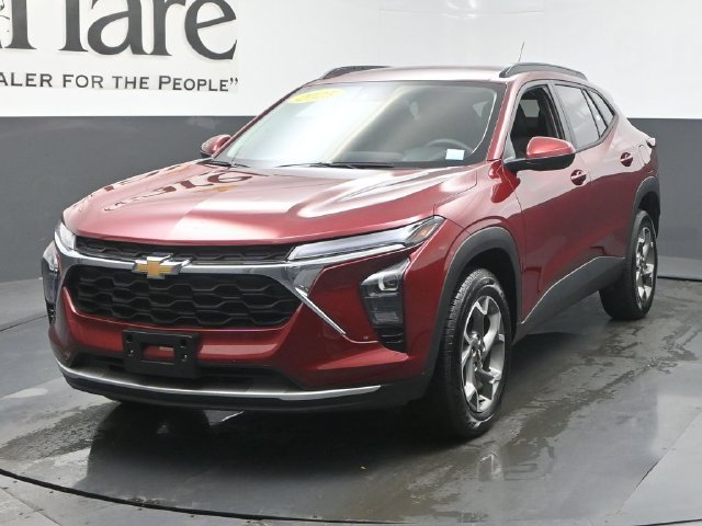 Used 2025 Chevrolet Trax LT FWD image 7