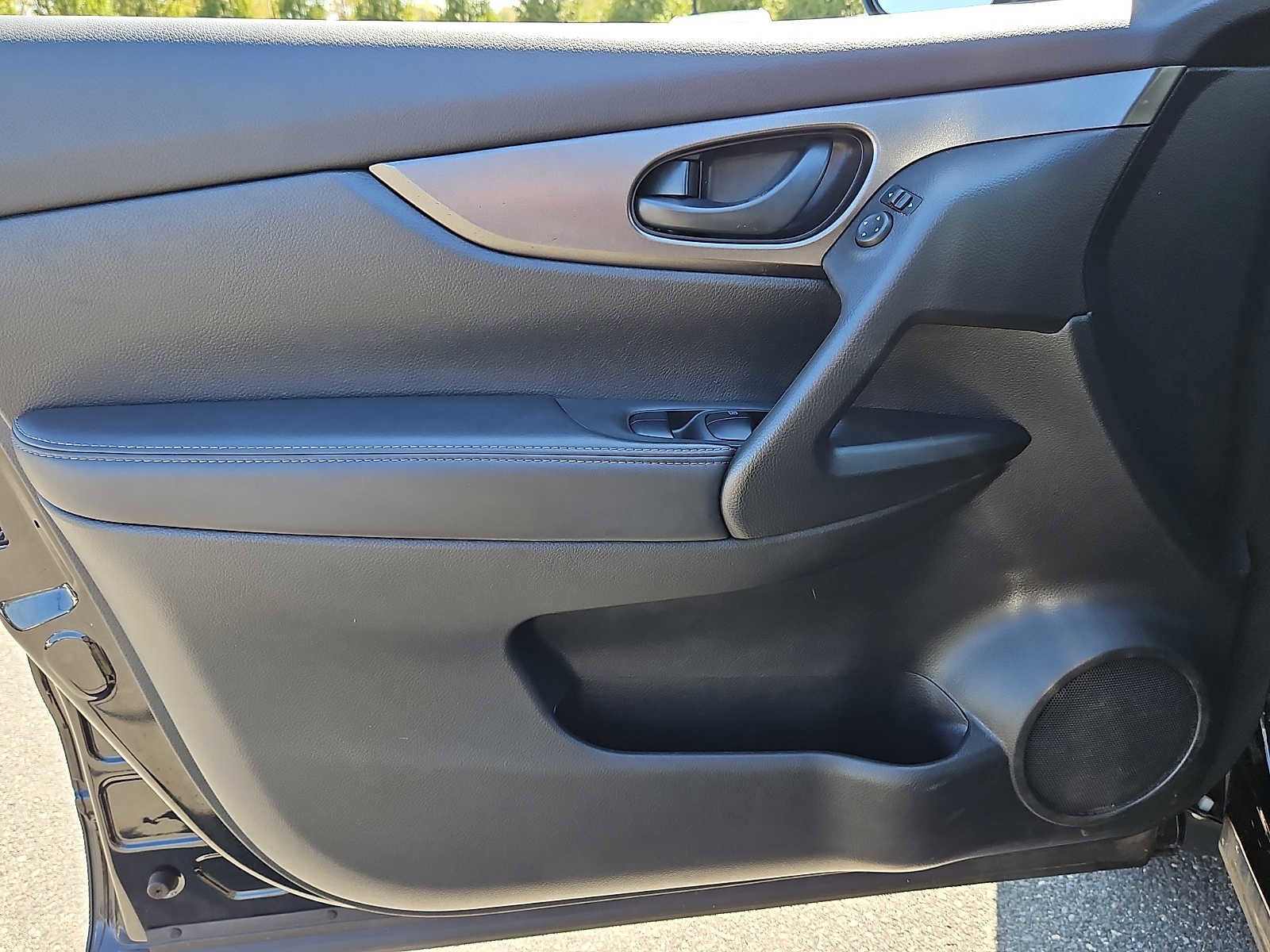 Used 2020 Nissan Rogue Sport S AWD/4WD image 13