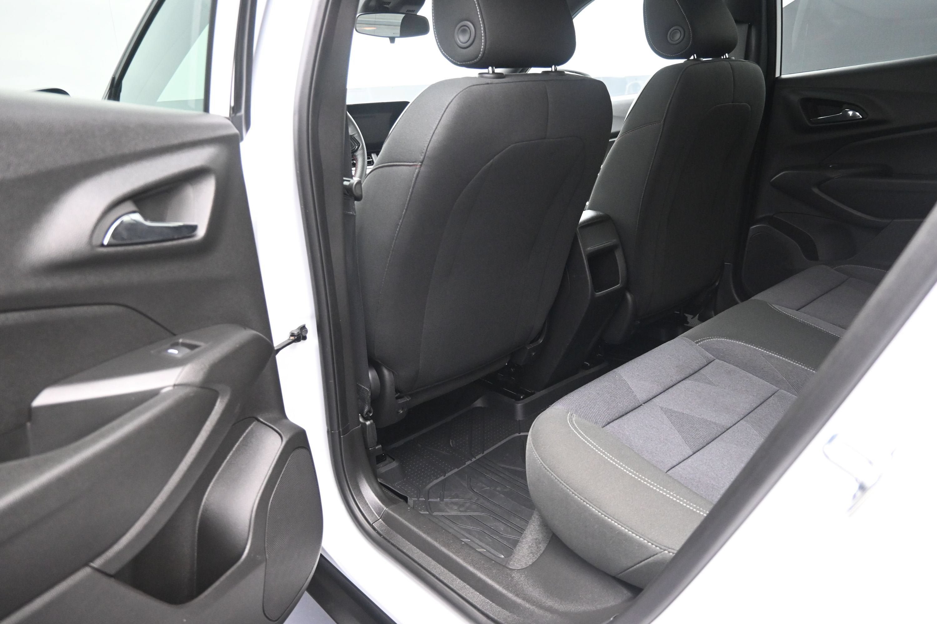 Used 2025 Chevrolet Trax RS w/ Sunroof Package FWD image 26