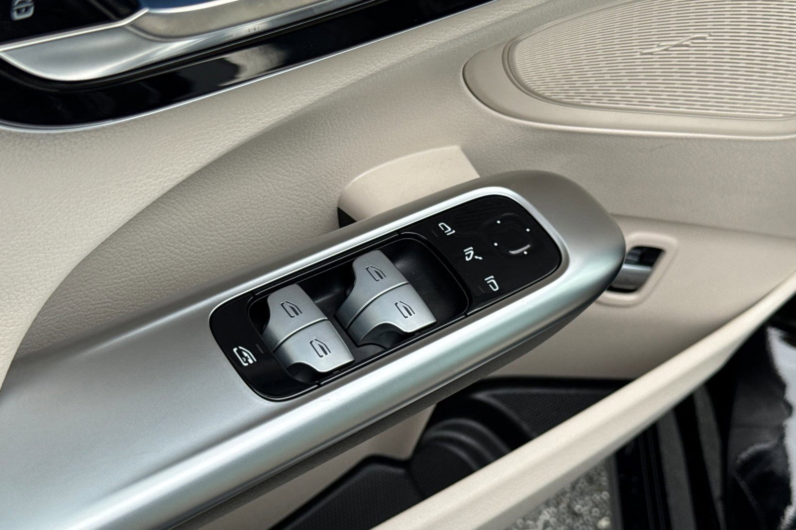 Certified 2025 Mercedes-Benz C 300 4MATIC Sedan image 12