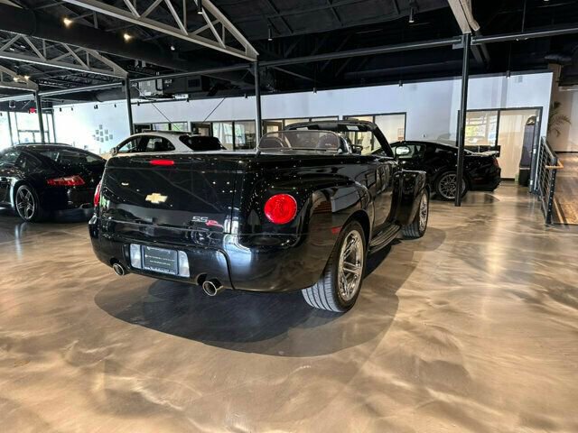 Used 2006 Chevrolet SSR w/ Preferred Equipment Group RWD image 7