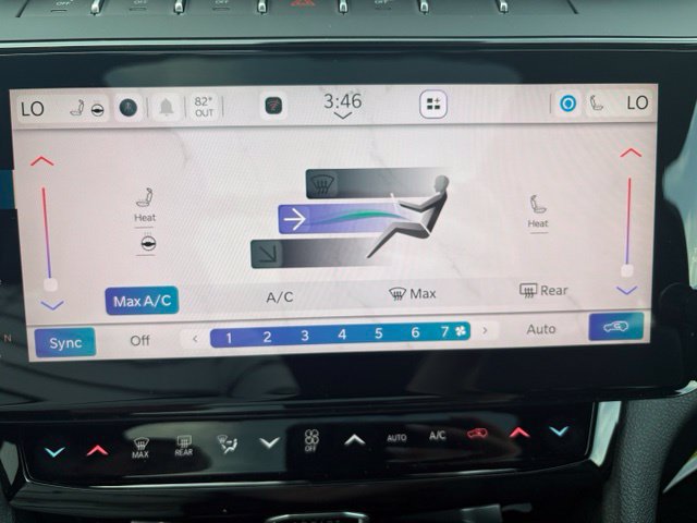 New 2026 Jeep Grand Cherokee Limited w/ Limited Altitude Package AWD/4WD image 30