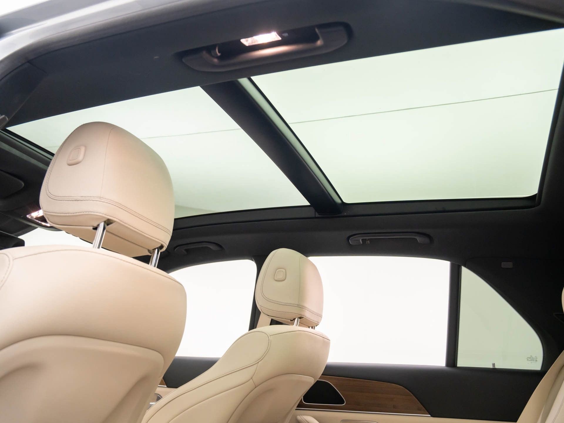 Certified 2024 Mercedes-Benz GLE 350 4MATIC w/ Winter Package image 19