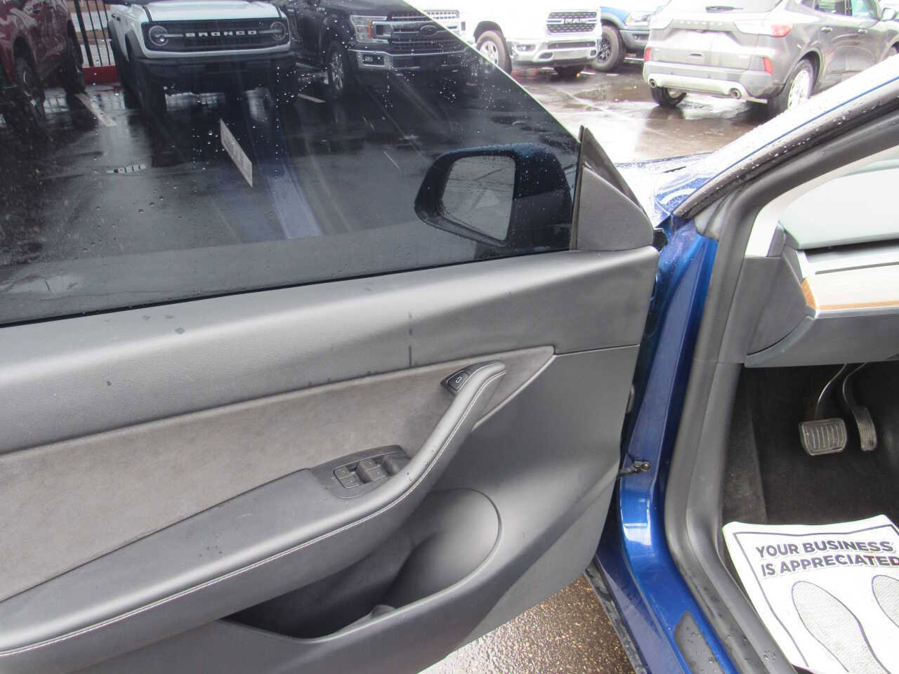 Used 2022 Tesla Model Y Long Range image 12