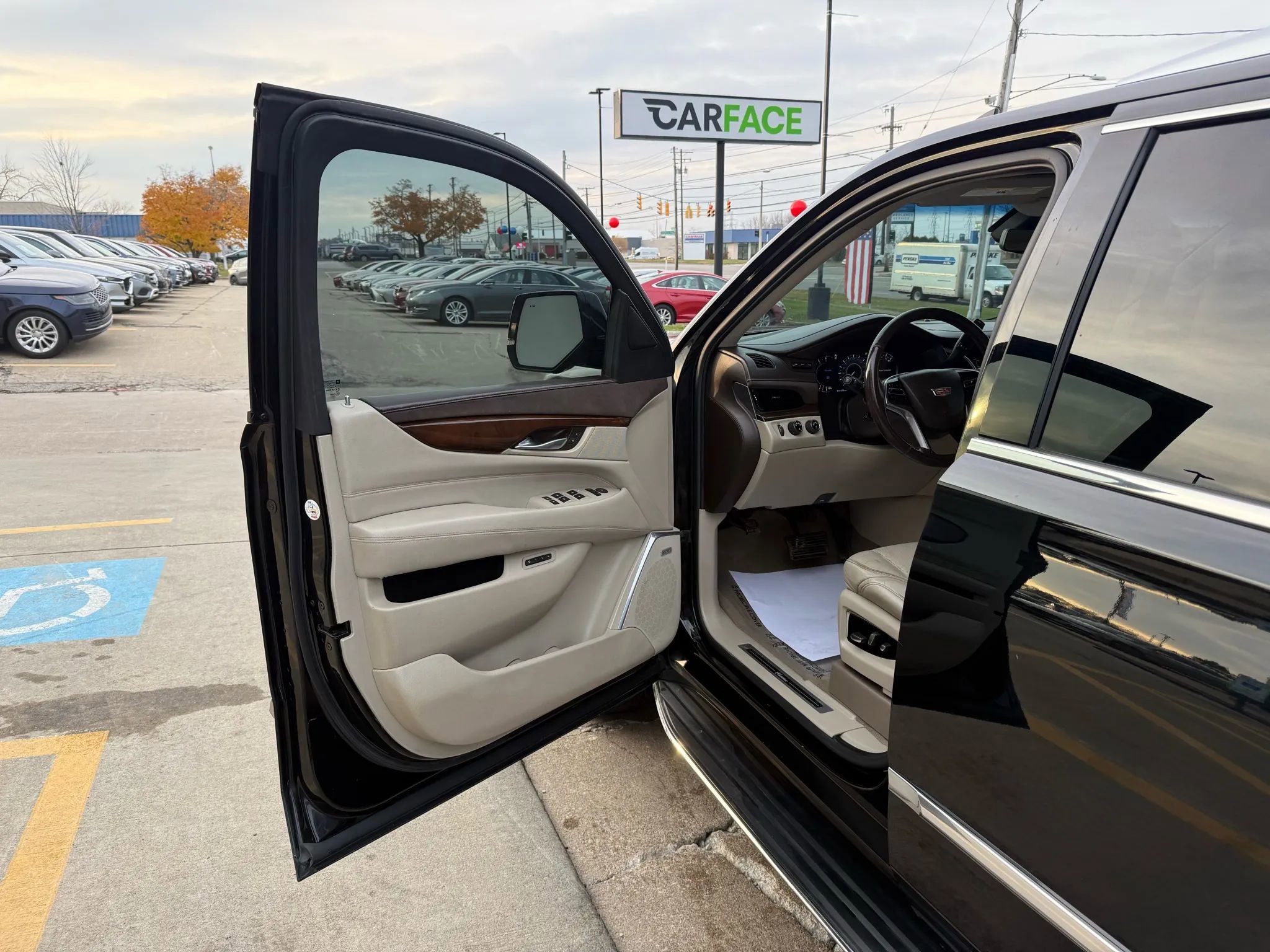 Used 2017 Cadillac Escalade ESV Luxury image 18