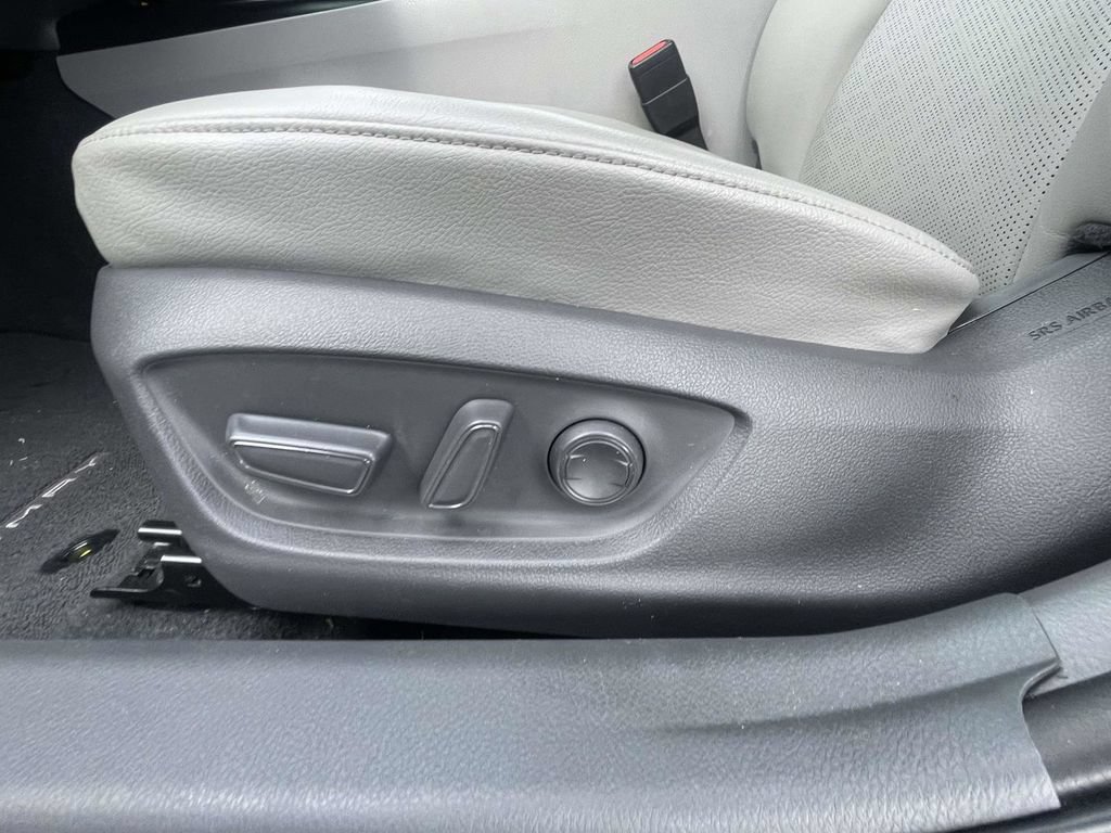 Used 2020 Toyota Camry XSE FWD image 16