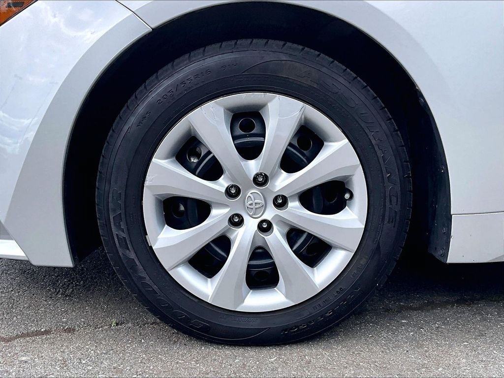 Used 2024 Toyota Corolla LE FWD image 7
