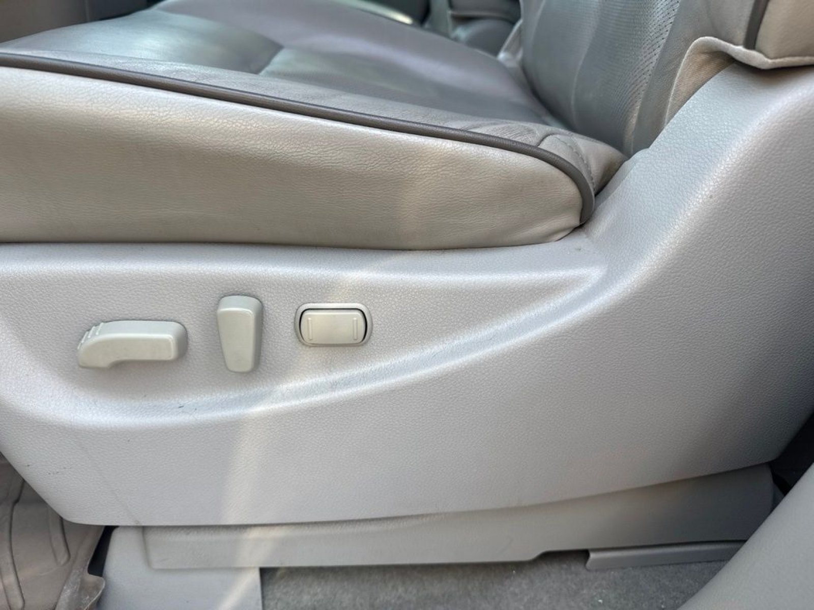 Used 2014 Nissan Quest SV w/ Leather Package FWD image 13