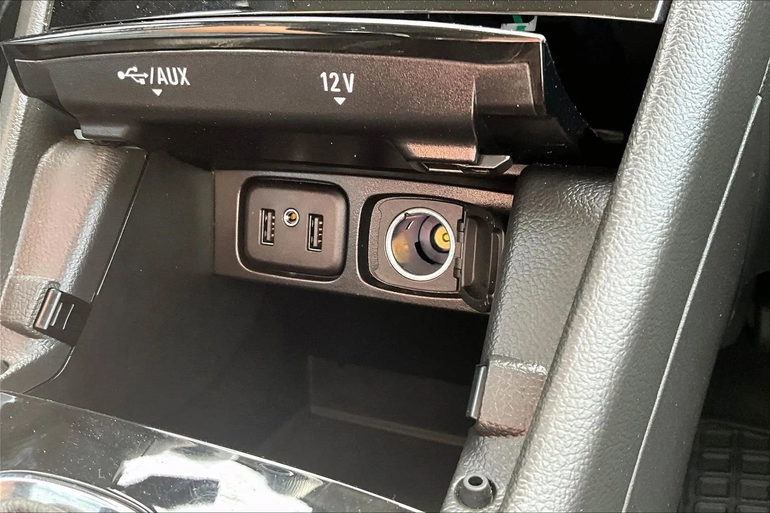 Used 2021 Buick Encore Preferred AWD/4WD image 22