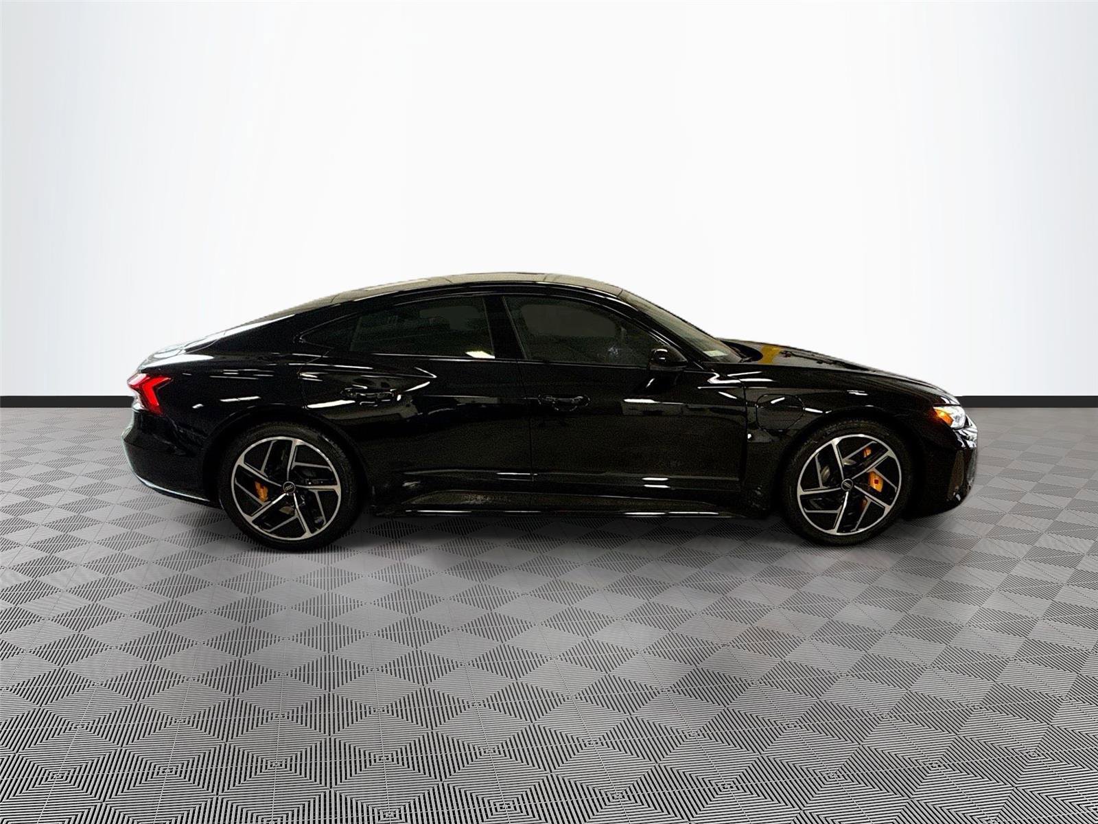 Used 2023 Audi RS e-tron GT w/ Carbon Performance Package AWD/4WD image 8