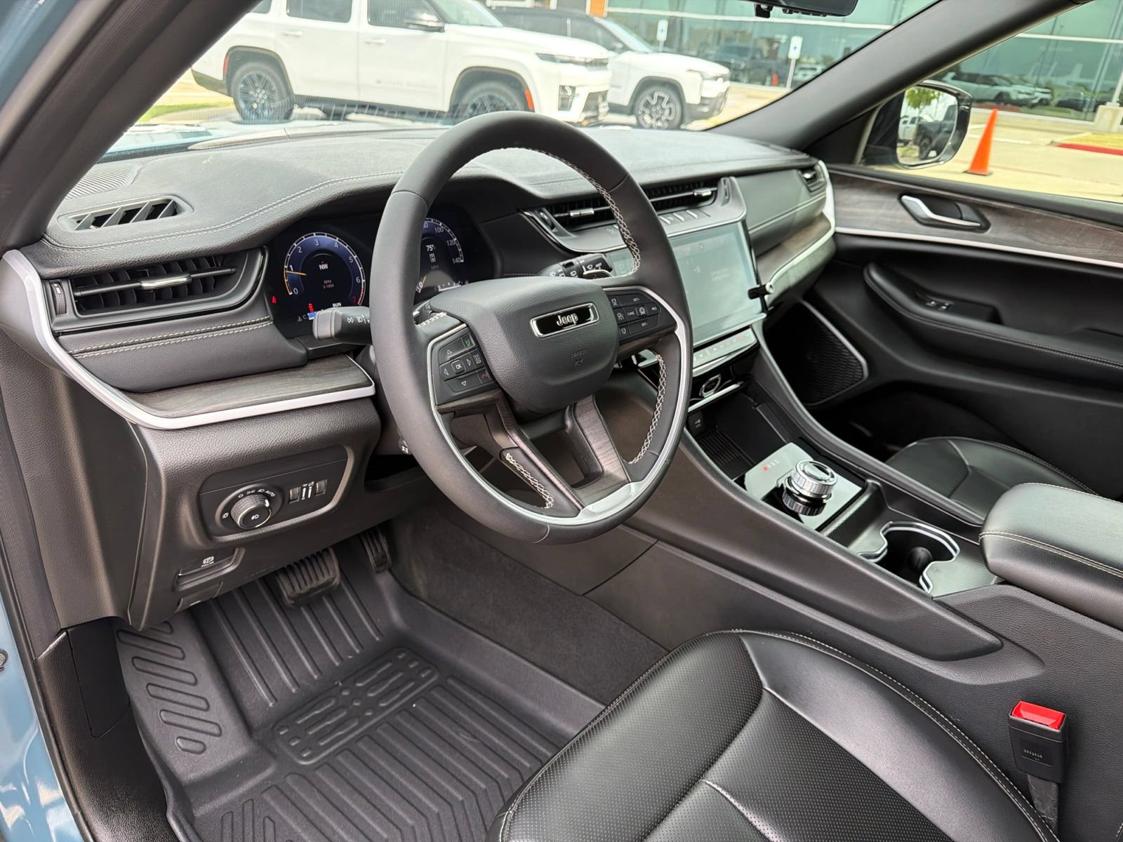 Used 2026 Jeep Grand Cherokee L Limited w/ Luxury Tech Group II RWD image 11