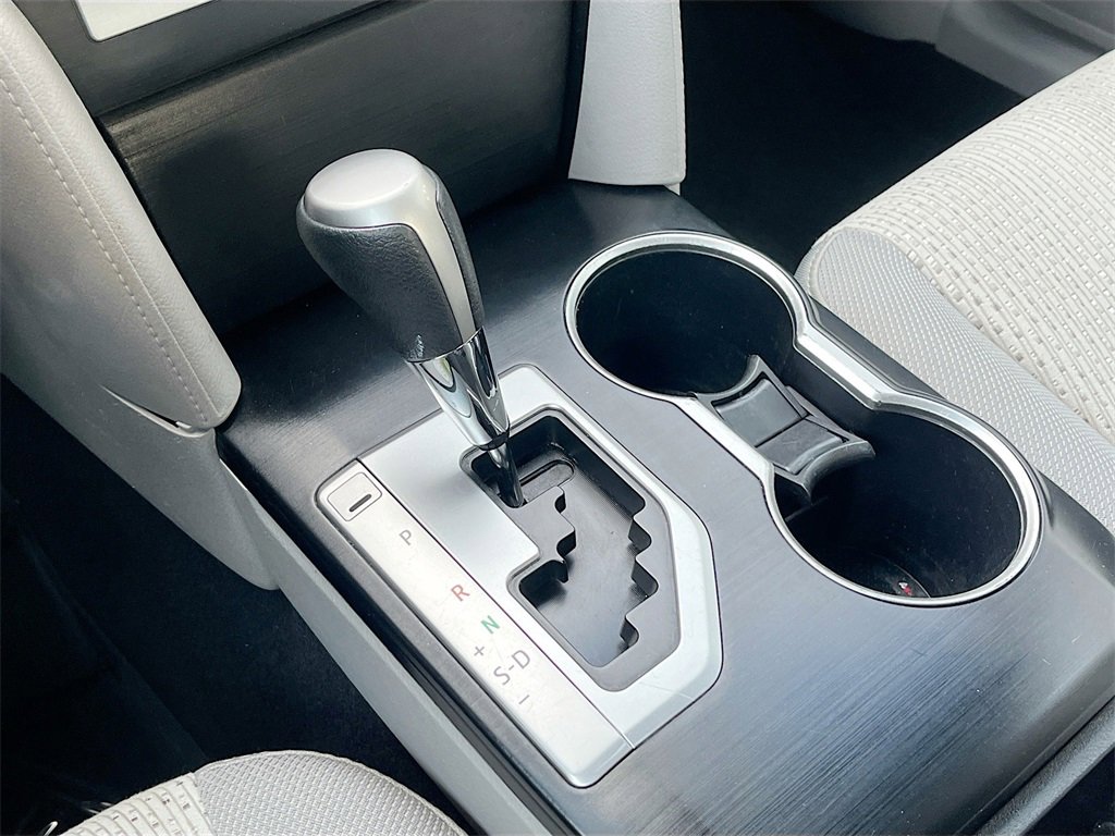 Used 2013 Toyota Camry L image 15