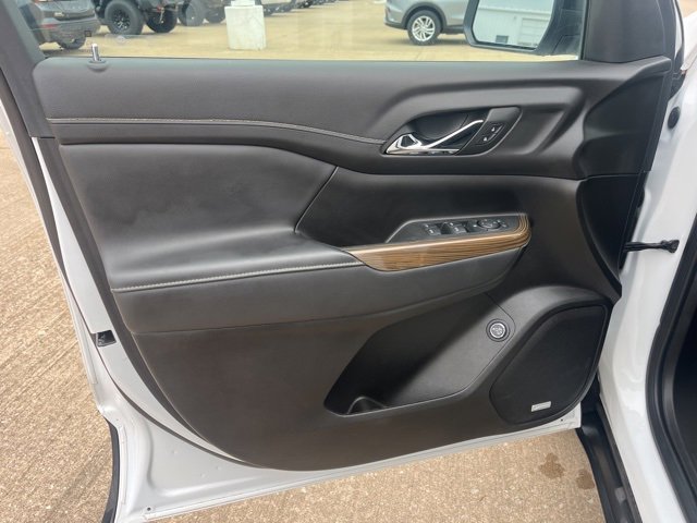 Used 2023 GMC Acadia SLE w/ Driver Convenience Package image 11