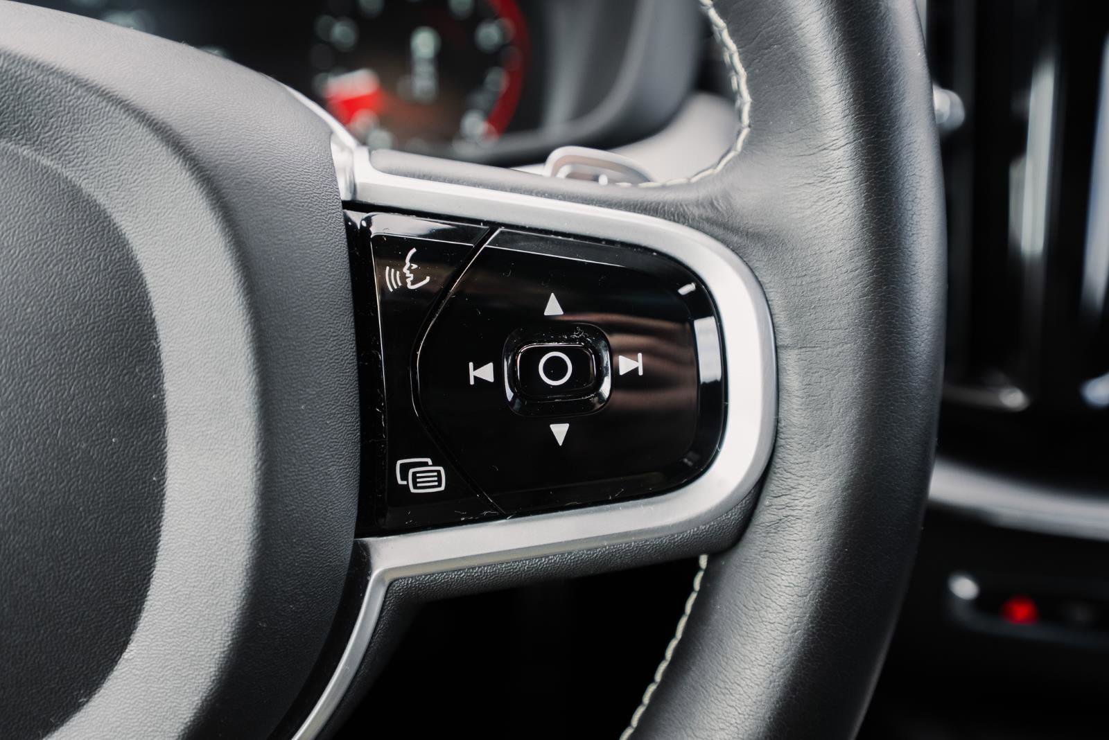 Used 2020 Volvo XC60 T6 R-Design image 29