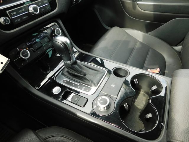 Used 2014 Volkswagen Touareg Sport image 22