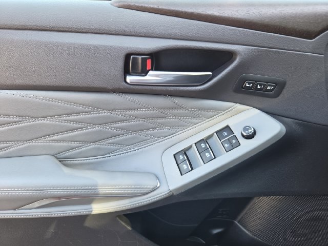 Used 2019 Toyota Avalon Limited w/ Advanced Safety Package FWD image 18