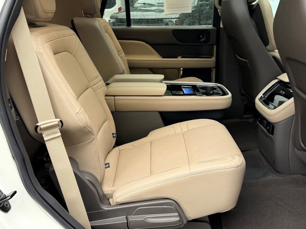 Certified 2024 Lincoln Navigator Reserve AWD/4WD image 14