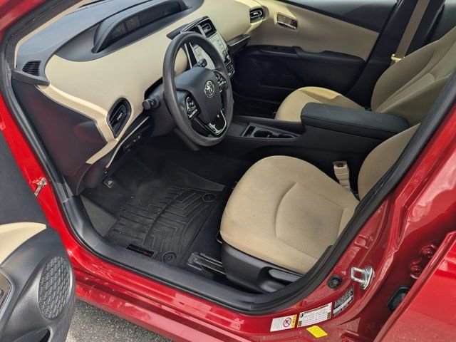Used 2022 Toyota Prius LE image 9