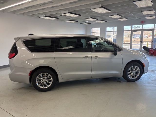 New 2026 Chrysler Pacifica Select image 9