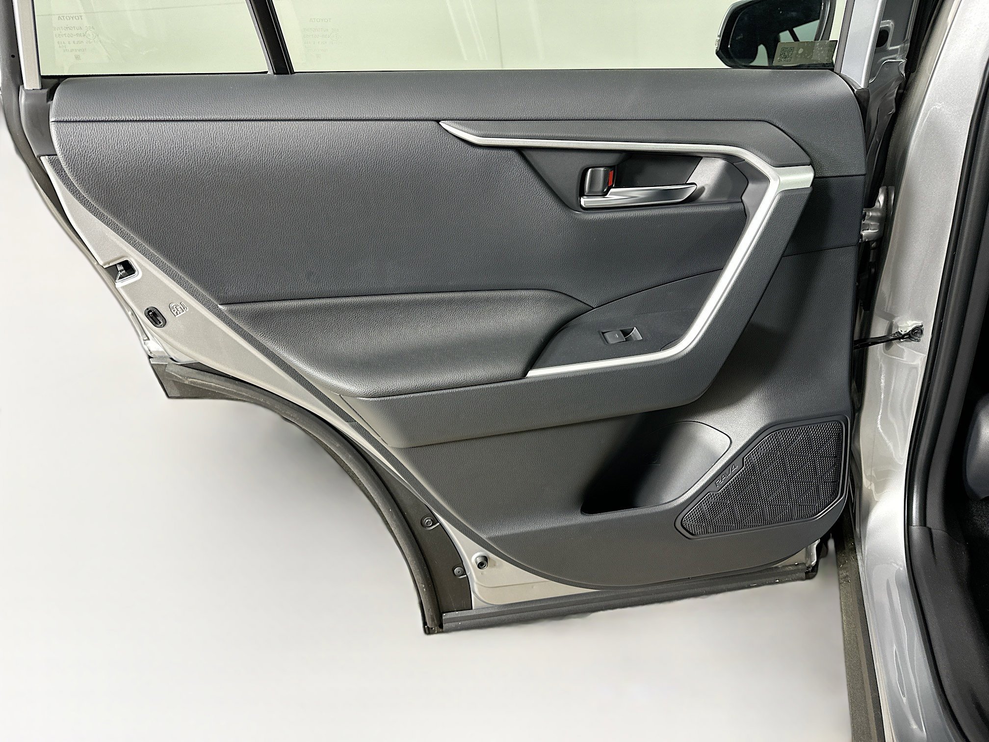 Used 2025 Toyota RAV4 XLE image 25